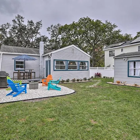 Tampa Bay Area Cottage With Gas Grill And Fire Pit!